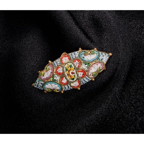Vintage 1930S Italian Mosaic Brooch With Intricate Floral Design - Picture 3 of 5